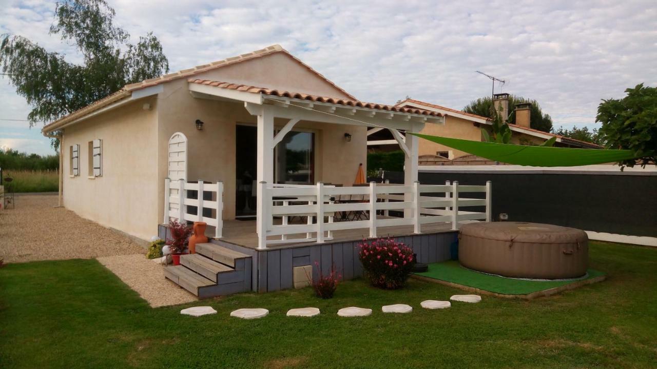 La Riviere Villa Pujols  ภายนอก รูปภาพ